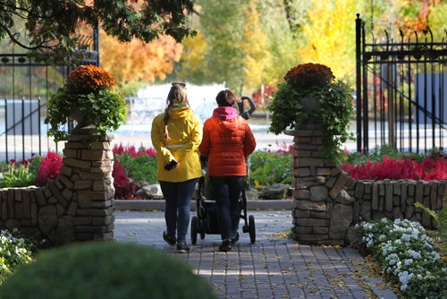 RUTH BONNEVILLE / WINNIPEG FREE PRESS

Two women make their way through the English Garden wearing colours like the surroundings as the sun came out Monday afternoon. 

Standup photo 



Oct 02, 2017