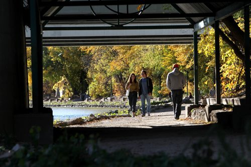 RUTH BONNEVILLE / WINNIPEG FREE PRESS

People make their way down the walkway along the Assiniboine River at the Forks on beautiful, sunny fall day Thursday.

Standup
Oct 05, 2017