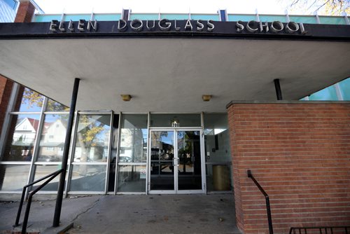 TREVOR HAGAN / WINNIPEG FREE PRESS
Ellen Douglass School, near the HSC, is going to be converted into an ambulatory care clinic, Thursday, October 5, 2017.