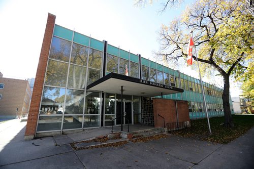 TREVOR HAGAN / WINNIPEG FREE PRESS
Ellen Douglass School, near the HSC, is going to be converted into an ambulatory care clinic, Thursday, October 5, 2017.