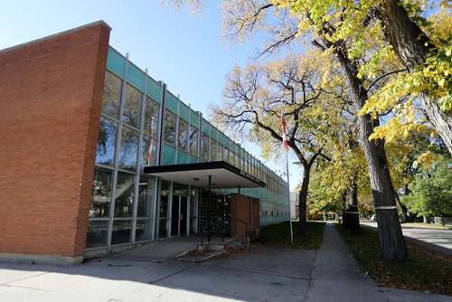 TREVOR HAGAN / WINNIPEG FREE PRESS
Ellen Douglass School, near the HSC, is going to be converted into an ambulatory care clinic, Thursday, October 5, 2017.