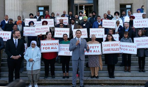 WAYNE GLOWACKI / WINNIPEG FREE PRESS

 In centre, Wab Kinew, Manitoba NDP leader with cabbies and supporters rallying in front of the Legislative building to oppose Uber Bill Thursday. Nick Martin story Oct.5