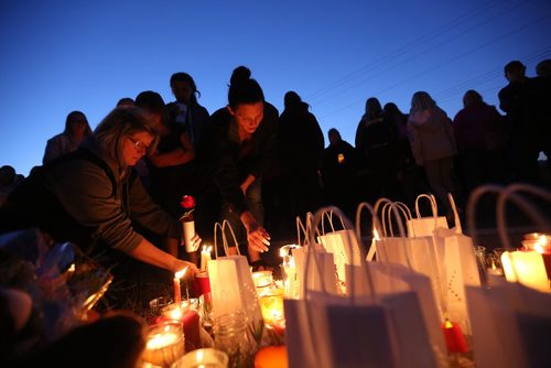 TREVOR HAGAN / WINNIPEG FREE PRESS
Candlelight vigil for Brittany Bung in Lac du Bonnet, Friday, October 6, 2017.