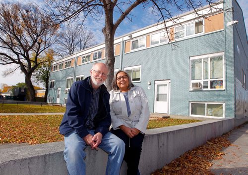 BORIS MINKEVICH / WINNIPEG FREE PRESS
From left, Jim Silver, a U of W prof, and Linda Smith, an instructor at a local literacy program pose for a photo in the Charles Walk housing complex. For Sanders story running Tuesday on a documentary film on how a public housing slum transforming into a healthy, thriving community. They were at  premiere of A Good Place to Live: Transforming Public Housing in Lord Selkirk Park on Friday night with Jim Silver, a U of W prof whose also in the film and is a member of the Manitoba Research Alliance that funded the film. CAROL SANDERS STORY. OCT. 7, 2017
