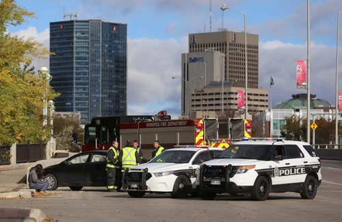 TREVOR HAGAN / WINNIPEG FREE PRESS
Responders and police at the scene of a two vehicle collision at Main and Mayfair, Monday, October 9, 2017.