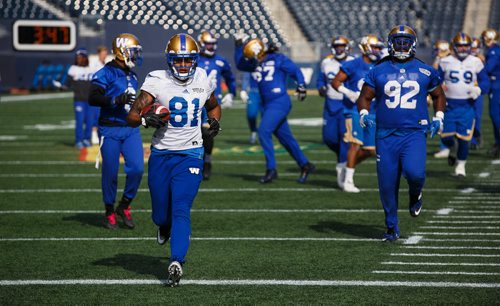 MIKE DEAL / WINNIPEG FREE PRESS
Winnipeg Blue Bombers Chris Givens (81) runs the ball during practice at Investors Group Field Thursday.
171012 - Thursday, October 12, 2017.
