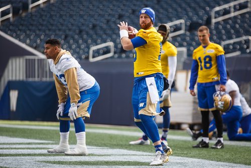MIKE DEAL / WINNIPEG FREE PRESS
Winnipeg Blue Bombers quarterback Matt Nichols (15) during practice at Investors Group Field Thursday.
171012 - Thursday, October 12, 2017.