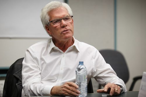 MIKE DEAL / WINNIPEG FREE PRESS
MP Jim Carr, Crescentwood, talks to the Editorial board at the Winnipeg Free Press Friday morning.
171013 - Friday, October 13, 2017.