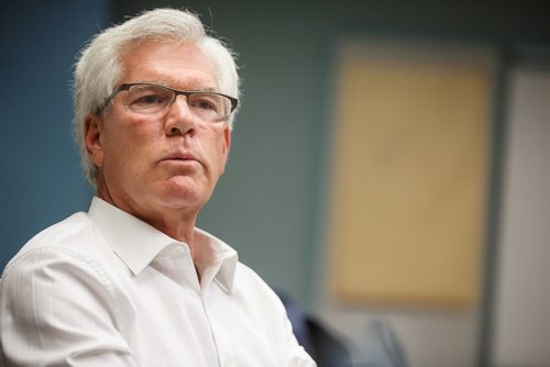 MIKE DEAL / WINNIPEG FREE PRESS
MP Jim Carr, Crescentwood, talks to the Editorial board at the Winnipeg Free Press Friday morning.
171013 - Friday, October 13, 2017.