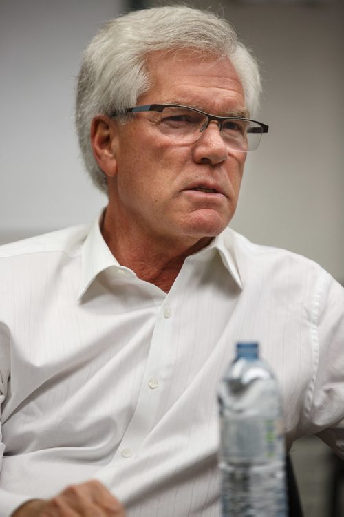 MIKE DEAL / WINNIPEG FREE PRESS
MP Jim Carr, Crescentwood, talks to the Editorial board at the Winnipeg Free Press Friday morning.
171013 - Friday, October 13, 2017.