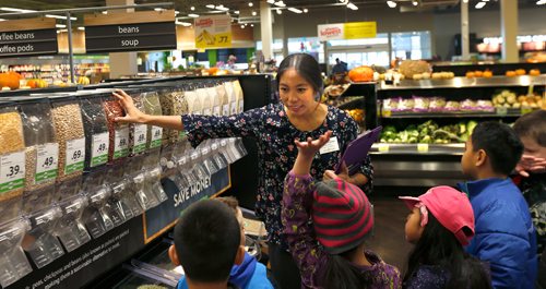 WAYNE GLOWACKI / WINNIPEG FREE PRESS

Food Page. Melodie Ho, Dietitian, takes students from the R. F. Morrison School on the Save-On-Foods Store Nutrition Tour at the Northgate Save-On-Foods location. Wendy King story Oct.13 2017