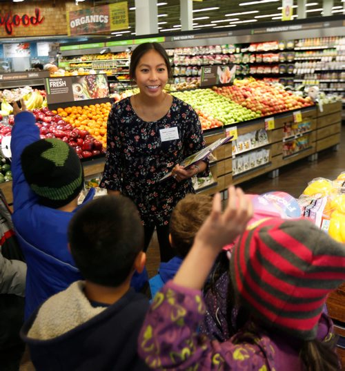 WAYNE GLOWACKI / WINNIPEG FREE PRESS

Food Page. Melodie Ho, Dietitian, takes students from the R. F. Morrison School on the Save-On-Foods Store Nutrition Tour at the Northgate Save-On-Foods location. Wendy King story Oct.13 2017
