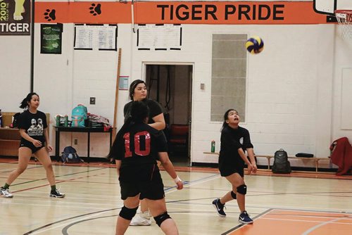 Canstar Community News Oct. 11, 2017 - Jed Ferrer practices at St. Johns High School for their game against Daniel McIntyre High School on Oct. 12. (LIGIA BRAIDOTTI/CANSTAR COMMUNITY NEWS/TIMES)