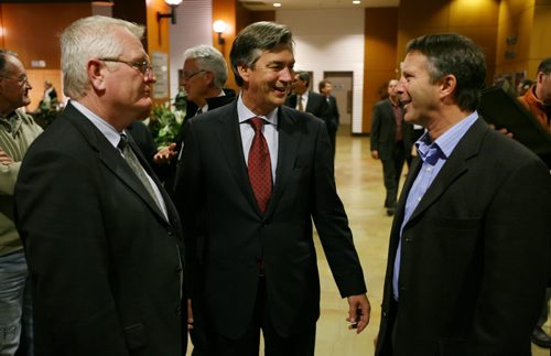 Brandon Sun  Premier Gary Doer talks with Brandon Mayor Dave Burgess (right) and Brandon-Souris MP Merv Tweed prior to the official announcement of the awarding to Brandon of the 2010 Memorial Cup, Thursday afternoon. (Colin Corneau/Brandon Sun)