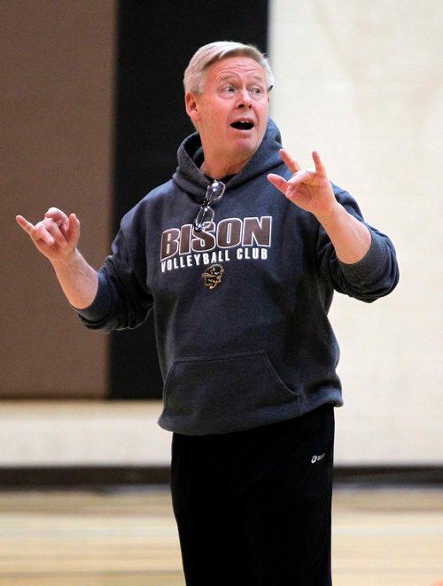 BORIS MINKEVICH / WINNIPEG FREE PRESS
University of Manitoba Bison Womens volleyball practice at the Active Living Centre on U of M Campus. Bisons womens coach Ken Bentley in photo.  OCT. 18, 2017