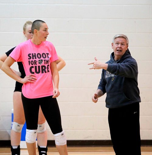 BORIS MINKEVICH / WINNIPEG FREE PRESS
University of Manitoba Bison Womens volleyball practice at the Active Living Centre on U of M Campus. Bisons womens coach Ken Bentley, right, in photo. Left is player Emily Erickson. OCT. 18, 2017