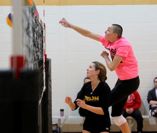 BORIS MINKEVICH / WINNIPEG FREE PRESS
University of Manitoba Bison Womens volleyball practice at the Active Living Centre on U of M Campus. Bison player Emily Erickson, in pink shirt. OCT. 18, 2017