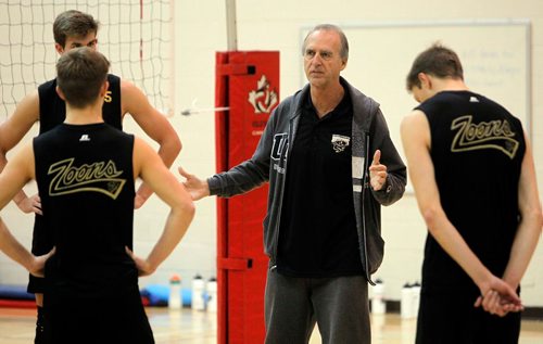 BORIS MINKEVICH / WINNIPEG FREE PRESS
University of Manitoba Bison mens volleyball practice at the Active Living Centre on U of M Campus. Bison men's head coach Garth Pischke, second from right, talks to the players. OCT. 18, 2017