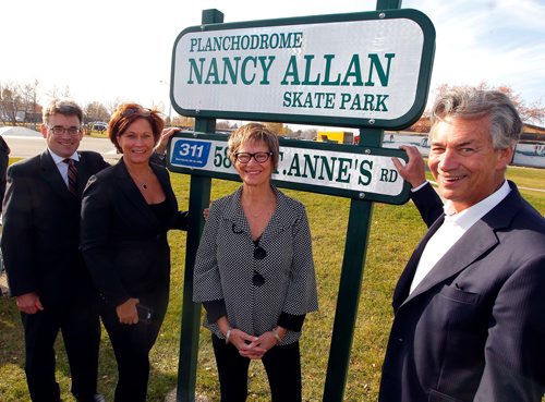 BORIS MINKEVICH / WINNIPEG FREE PRESS
Skatepark in St. Vital officially named Nancy Allan Skatepark. 580 St. Anne's Road. From left, Brian Mayes, City Councillor for St. Vital, Theresa Oswald, former MLA for Seine River, Nancy Allan, former MLA for St. Vital, and The Honourable Gary Doer, 20th Premier of Manitoba pose for a photo in front of the sign at the skatepark. OCT. 20, 2017