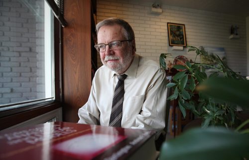 RUTH BONNEVILLE / WINNIPEG FREE PRESS

Money Matters
Portrait of U of M economist in home office for story on  guaranteed income projects.

See Joel Schlesinger

 
Oct 20,, 2017