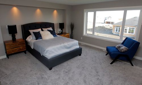 BORIS MINKEVICH / WINNIPEG FREE PRESS
NEW HOMES - 6 Prairie Grass Lane in Oak Bluff West. Master bedroom. OCT. 23, 2017