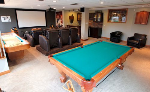 BORIS MINKEVICH / WINNIPEG FREE PRESS
RESALE HOMES - 2776 Assiniboine Ave. Lower level home theatre and pool room. OCT. 24, 2017