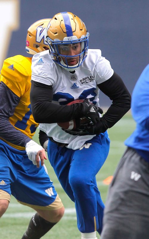 BORIS MINKEVICH / WINNIPEG FREE PRESS
Winnipeg Blue Bomber practice at IGF. #33 Andrew Harris. OCT. 24, 2017