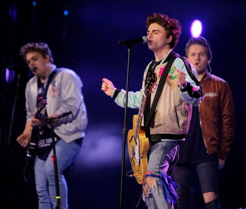 BORIS MINKEVICH / WINNIPEG FREE PRESS
WE Day Manitoba at Bell MTS Place. The band called Panicland performs. Jen Zoratti story. OCT. 25, 2017