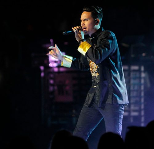 BORIS MINKEVICH / WINNIPEG FREE PRESS
WE Day Manitoba at Bell MTS Place. Tyler Shaw performs "Wicked" on stage. Jen Zoratti story. OCT. 25, 2017