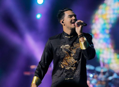 BORIS MINKEVICH / WINNIPEG FREE PRESS
WE Day Manitoba at Bell MTS Place. Tyler Shaw performs "Wicked" on stage. Jen Zoratti story. OCT. 25, 2017