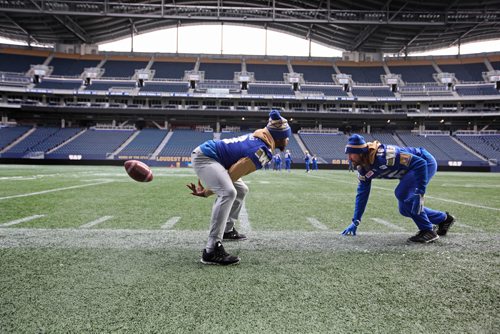 RUTH BONNEVILLE / WINNIPEG FREE PRESS

Winnipeg Blue Bombers at walk-thru practice at Investors Group Stadium Friday.  
Kevin. Fogg. #3 Defensive Back  and #16 TAYLOR
LOFFLER practice on the sidelines at practice Friday. 
Oct 27, 2017