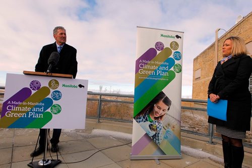 BORIS MINKEVICH / WINNIPEG FREE PRESS
Premier Brian Pallister, left, and Sustainable Development Minister Rochelle Squires, right, announce the Made-in-Manitoba Climate and Green Plan at Oak Hammock Marsh Interpretive Centre. Oct. 27, 2017