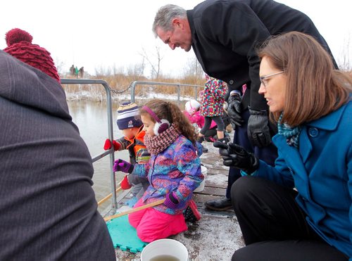 BORIS MINKEVICH / WINNIPEG FREE PRESS
Premier Brian Pallister and his wife Esther meet some grade 1-2 Governor Semple School children after the Made-in-Manitoba Climate and Green Plan announcement at Oak Hammock Marsh Interpretive Centre. Oct. 27, 2017