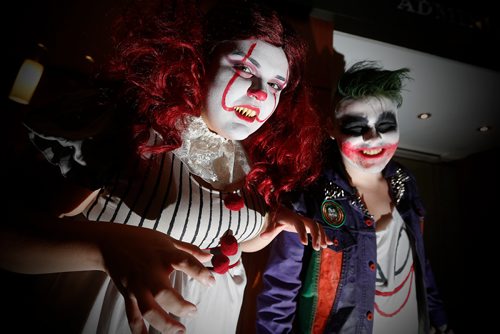 JOHN WOODS / WINNIPEG FREE PRESS
Monique Sutherland (L), as Pennywise The Clown, and Colton Traverse, as Punk Joker, at Comic Con at the Convention Centre Friday, October 27, 2017.