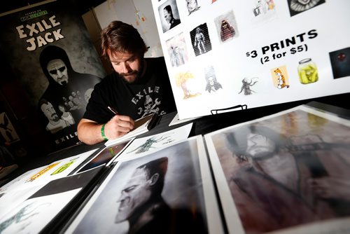 JOHN WOODS / WINNIPEG FREE PRESS
Scott McKay, indie comic artist, works on a commissioned piece at Comic Con at the Convention Centre Friday, October 27, 2017.