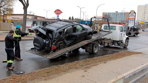 BORIS MINKEVICH / WINNIPEG FREE PRESS
Cars that were involved in an MVC yesterday are finally cleared from the scene on Henderson Highway and McLoed. Oct. 29, 2017