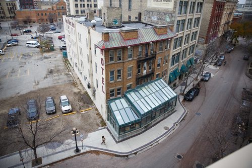 MIKE DEAL / WINNIPEG FREE PRESS
The Royal Albert Hotel as seen from the roof of the parkade across the street in the Exchange District. 
171028 - Saturday, October 28, 2017.