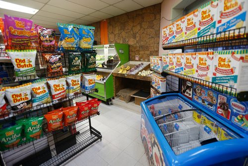 JOHN WOODS / WINNIPEG FREE PRESS
Store shelves in a convenience store on Selkirk Avenue Tuesday, October 31, 2017. A new study on food deserts shows there is not enough alternatives to convenience stores and fast food.