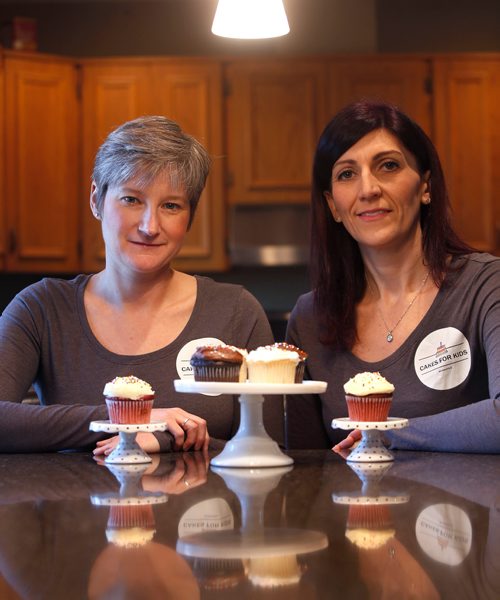 WAYNE GLOWACKI / WINNIPEG FREE PRESS

Volunteers column.  At right, Christy Rogowski and Wendy Singleton volunteer their time with Cakes for Kids Winnipeg, an organization they started this past August. Cakes for Kids Winnipeg volunteers bake birthday cakes for children who would not otherwise get one.For Aaron Epps Volunteers story Nov.3  2017