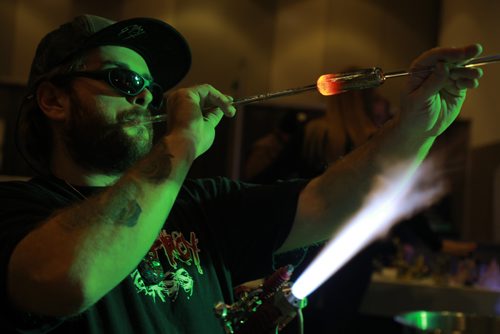 COLIN CORNEAU / WINNIPEG FREE PRESS
Troy McDonald forms a glass pipe at his booth in the HempFest Expo, Sunday afternoon at the RBC Convention Centre.
FOR RYAN THORPE STORY