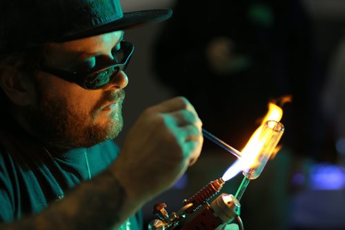 COLIN CORNEAU / WINNIPEG FREE PRESS
Troy McDonald forms a glass pipe at his booth in the HempFest Expo, Sunday afternoon at the RBC Convention Centre.
FOR RYAN THORPE STORY