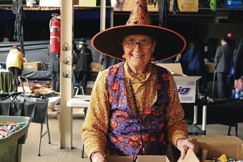 Canstar Community News Oct. 31, 2017 - A volunteer dresses up as a witch to hand out candy to kids at the Indian and Metis Friendship Centres Safe Halloween. (LIGIA BRAIDOTTI/CANSTAR COMMUNITY NEWS/TIMES)