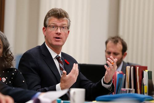 JOHN WOODS / WINNIPEG FREE PRESS
Andrew Swan, MLA, questions a presenter during The Standing Committee on Legislative Affairs hearing on matters concerning Bill 34 - The Medical Assistance in Dying (Protection for Health Professionals and Others) Act at the MB Legislature Monday, November 6, 2017.