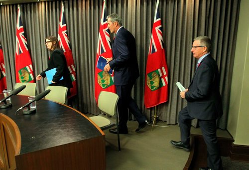 BORIS MINKEVICH / WINNIPEG FREE PRESS
Province announces hybrid model for distribution and retail of cannabis in room 68 at the Legislature. From left, Minister of Justice and Attorney General Heather Stefanson, Premier Brian Pallister, and Trade Minister Blaine Pedersen. Nov. 7, 2017