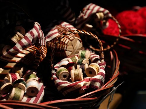 WAYNE GLOWACKI / WINNIPEG FREE PRESS 

Sunday Special. Baskets of thimbles to hang on the Christmas tree at AS Time Goes By Home Decor at 442 Academy Rd. The owner  of the story is Katie James.David Sanderson story. Nov. 7 2017