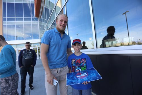 TREVOR HAGAN / WINNIPEG FRESS
Ethan Chase, 11, from Vegas, with Patrik Laine following the Winnipeg Jets practice at City National Arena, the Vegas Golden Knights practice facility in Summerlin, Nevada, Wednesday, November 8, 2017.