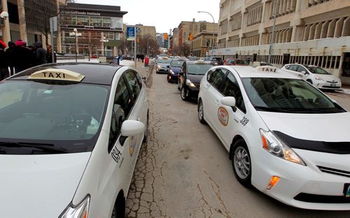 BORIS MINKEVICH / WINNIPEG FREE PRESS
Taxi cabs line up on King Street near City Hall. Rally to express frustration over drastic changes to Winnipeg's taxi system and the fact the provincial government refused to meet or consult with cabbies before Bill 30 was passed. Nov. 10, 2017