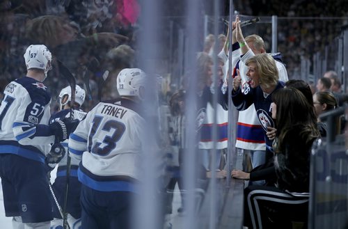 TREVOR HAGAN / WINNIPEG FREE PRESS
Fans and the Winnipeg Jets' celebrate after Adam Lowry (17) scored against the Vegas Golden Knights during first period NHL action at T-Mobile Arena, in Las Vegas, Friday, November 10, 2017.