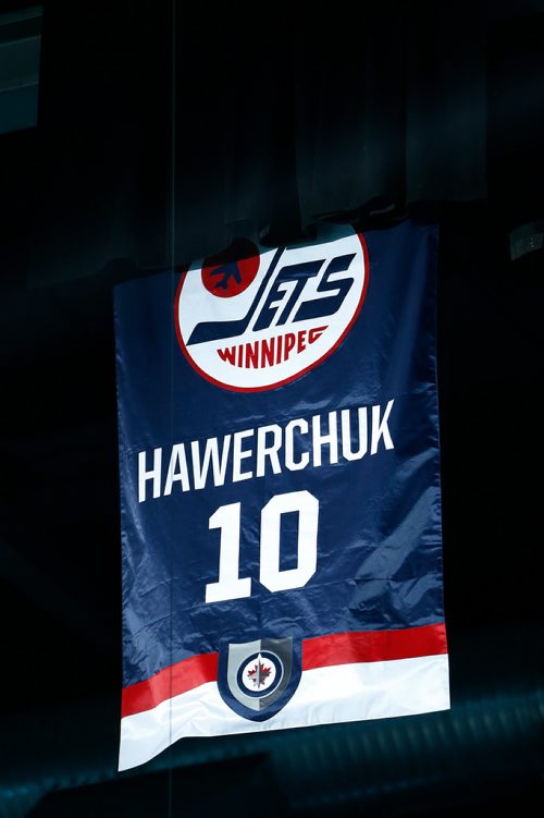 JOHN WOODS / WINNIPEG FREE PRESS
Dale Hawerchuk number is unveiled as he is inducted into the Winnipeg Jets Hall of Fame prior to a Winnipeg Jets game against the Arizona Coyotes Tuesday, November 14, 2017.