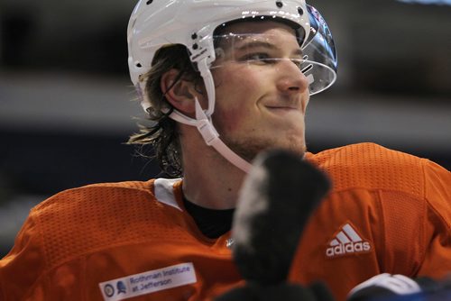 RUTH BONNEVILLE / WINNIPEG FREE PRESS
The Philadelphia Flyers practice at MTS Place Wednesday.
Winnipegger Nolan Patrick No.19, at practice with team.
Nov 15, 2017